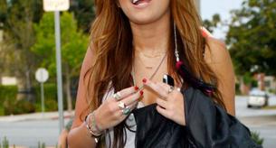 Miley Cyrus hace joyas tóxicas.