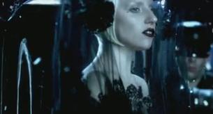 Lady Gaga estrena "Alejandro" y nos deja un poco confundidos
