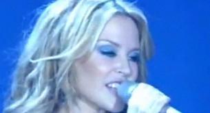 Kylie Minogue sufre una mala pasada con su vestuario