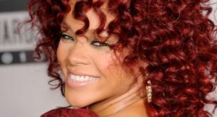 Rihanna se disfraza de Withney Houston