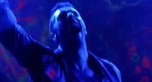 Coldplay se intoxican de pintura en el vídeo de 'Every Teardrop is a Waterfall'