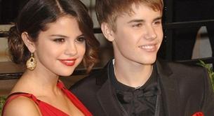 Justin Bieber y Selena Gomez se enrollan en público en un karaoke