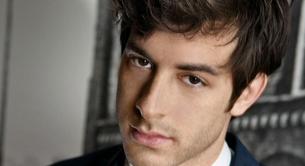 Mark Ronson toca en directo 'Valerie' para Amy Winehouse