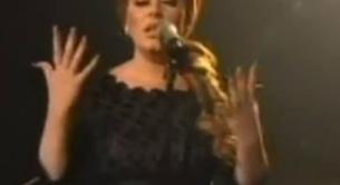 Adele emociona y se emociona cantando 'Someone Like You' en los VMA
