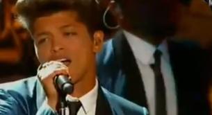 Bruno Mars versiona el 'Valerie' de Amy Winehouse y Mark Ronson en los VMA 2011