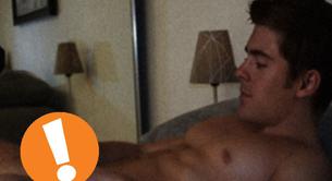 Zac Efron también se toca. Y nos lo enseña.