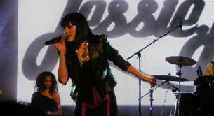 Jessie J estrena su single 'Domino' en directo