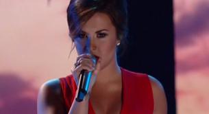 Demi Lovato canta en spanglish en los premios ALMA