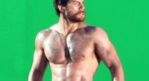 Henry Cavill sigue rodando 'Superman' sin camiseta