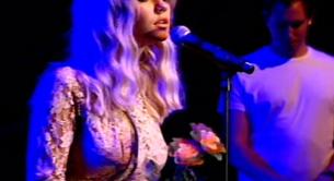 Marina & The Diamonds presenta en directo su single 'Radioactive'