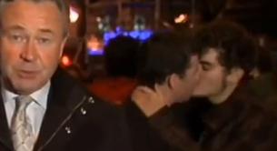 Un beso gay español se cuela en Al-Jazeera