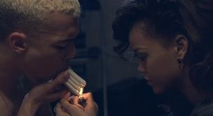 Mira a Rihanna elegir las portadas de 'Talk That Talk'