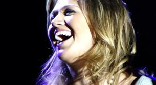 Kelly Clarkson homenajea a Etta James en su gira