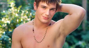 Una radio británica emite por error porno gay