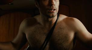 Mira a Henry Cavill enseñar carne en 'The Cold Light of Day'