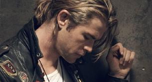 Chris Hemsworth se pone sexy para la revista 'Out'