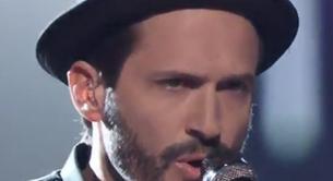 Tony Lucca, de 'The Voice', interpreta 'Baby One More Time' ante Christina Aguilera