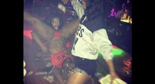 Rihanna se va a un club de striptease a lanzar billetes a strippers