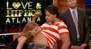 Kylie Minogue come sobre el cuerpo de Joe Manganiello