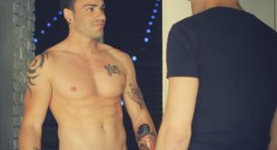 Grindr, protagonista del videoclip de Lights Camera Adam