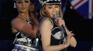 Kylie Minogue felicita a la Reina con un megamix en Buckingham Palace