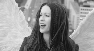 Alanis Morissette es un ángel en el vídeo de 'Guardian'