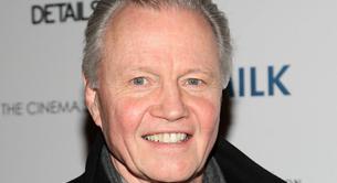 Jon Voight apoya a la madre de Brad Pitt en su cruzada homófoba