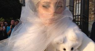 Lady Gaga provoca en Alemania llevando un zorro muerto