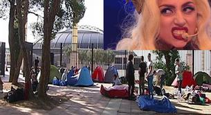 Los Little Monsters españoles llevan una semana acampados en el Palau Sant Jordi, esperando a Lady Gaga