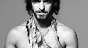 Alfonso Bassave de 'Gran Hotel' se quita la ropa para una sesión de fotos