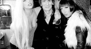 Terry Richardson retrata a Lady Gaga en el backstage de los Rolling Stones