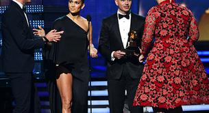 Jennifer Lopez salvó a Adele de un prankster en los Grammys