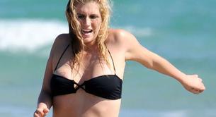 Ke$ha toca el teclado con sus tetas