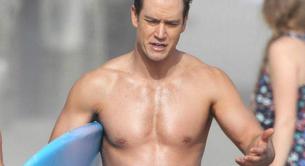 Mark Paul Gosselaar, de 'Salvados por la campana', presume de músculo en la playa
