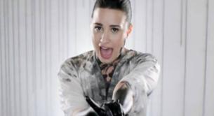 Demi Lovato se ensucia en el vídeo de 'Heart Attack'