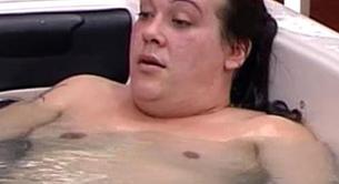 Desirée, desnuda en el jacuzzi de GH14, ahuyenta a sus compañeros