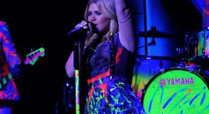 Kelly Clarkson actúa en 'American Idol' y Mariah Carey se desvive en elogios