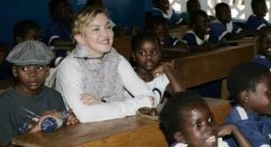 Madonna vuelve a Malawi con sus hijos adoptados