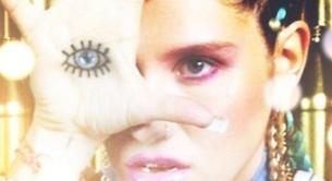 Ke$ha, sexy nerd en el vídeo de 'Crazy Kids'