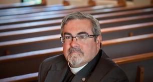 El primer obispo gay, Guy Erwin