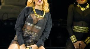 Rihanna simula sexo con un fan en directo