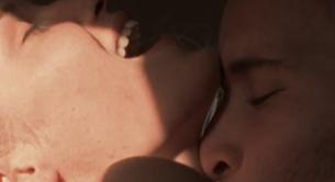 Calvin Harris estrena el vídeo de 'Thinking About You' con chicas desnudas