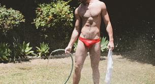 Chris Salvatore, casi desnudo y mojado en Los Ángeles