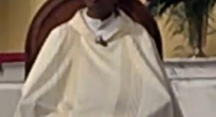 Un sacerdote, pillado masturbándose en plena misa