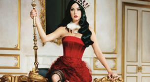 Katy Perry anuncia su perfume 'Killer Queen' con look Maria Antonieta
