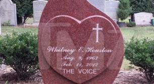 La tumba de Whitney Houston ya tiene inscripción 'I Will Always Love You'