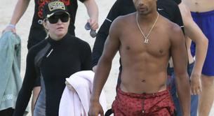 Brahim Zaibat, el novio de Madonna, presume de cuerpo en la playa