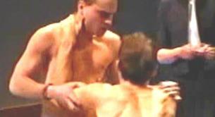 El protagonista de 'Big Bang Theory' Johnny Galecki, desnudo en el teatro