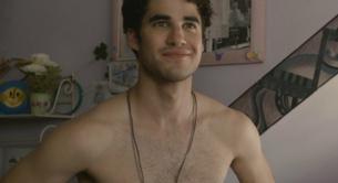 Darren Criss, sin camiseta en 'Girl Most Likely'