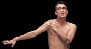 Panic! At The Disco desnudan a su cantante para el vídeo de 'Girls/Girls/Boys'